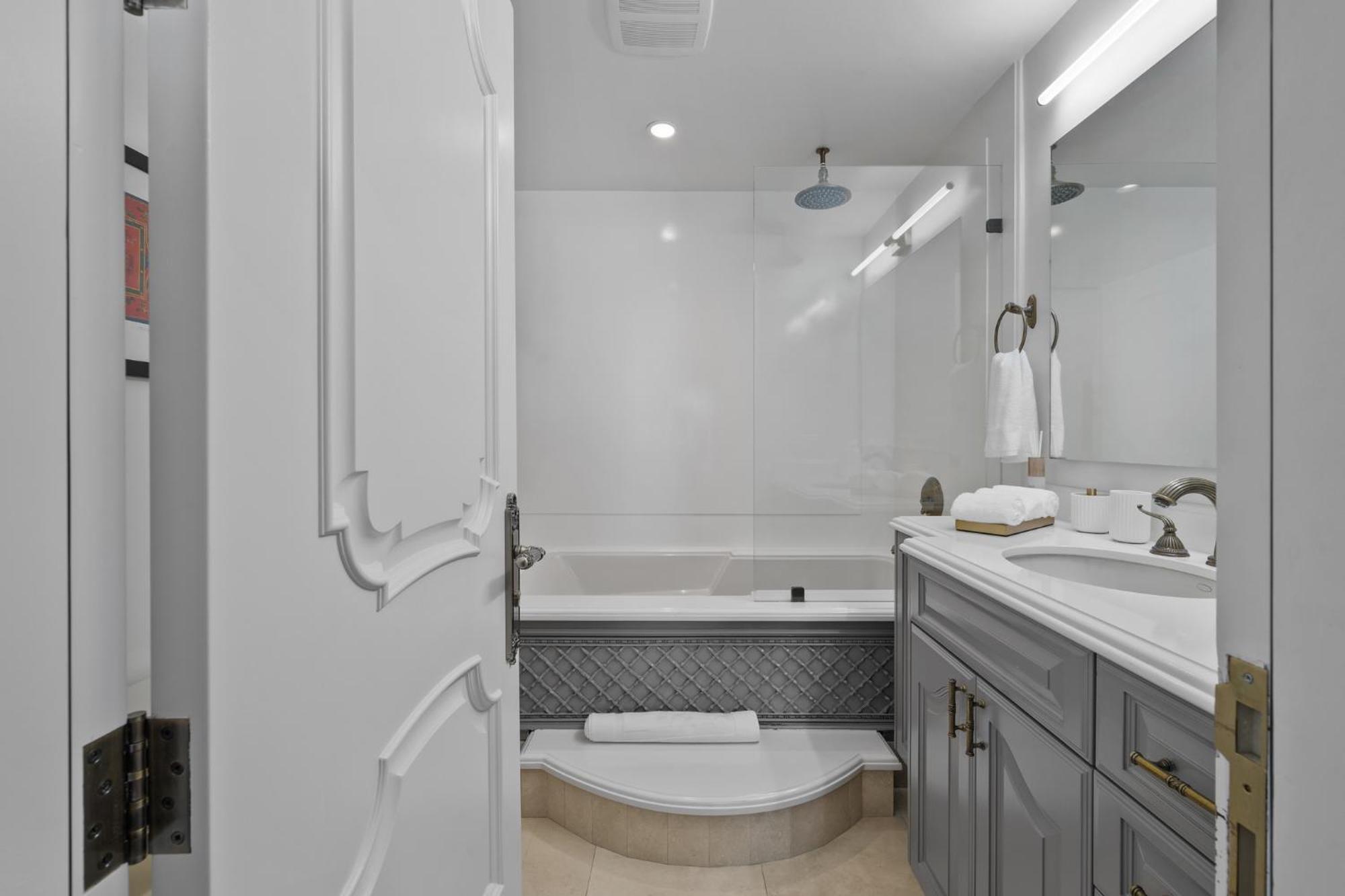 Olympia Luxe Estate * Los Angeles
